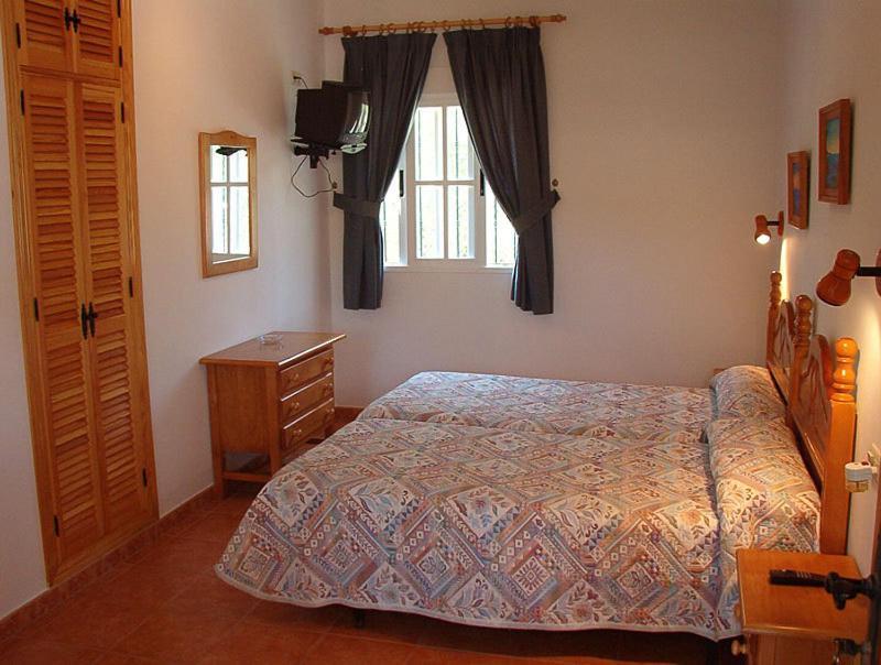 Hostal Las Acacias Los Canos De Meca Phòng bức ảnh