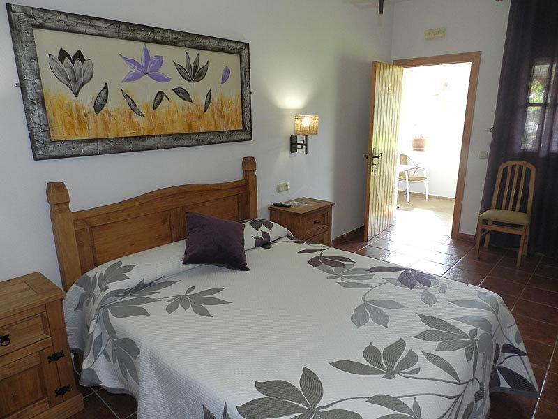 Hostal Las Acacias Los Canos De Meca Ngoại thất bức ảnh